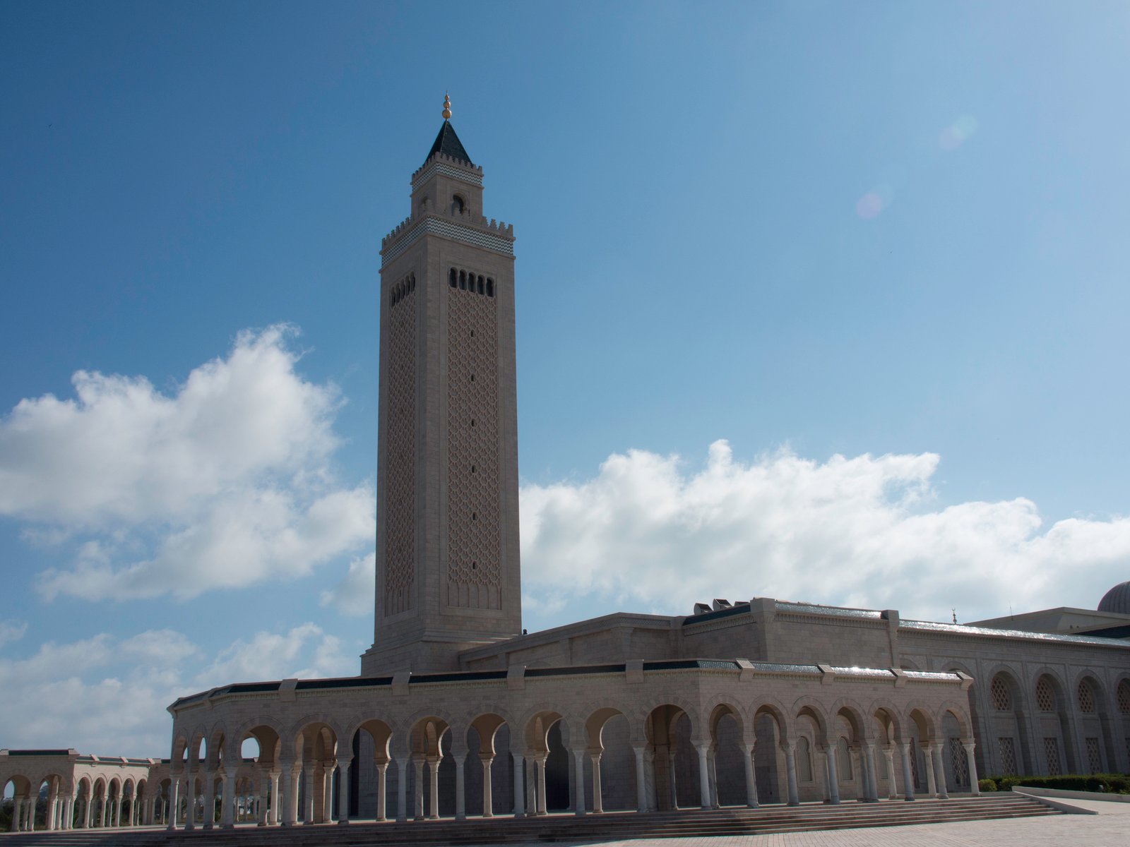 Découvrez Casablanca avec Diksas Car Rental : votre compagnon de voyage